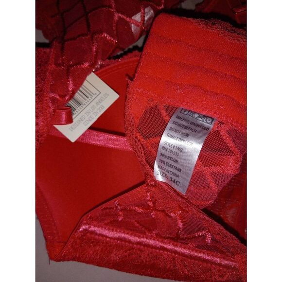 Intimate set  - Picture 15 of 16